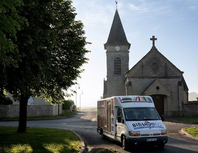 Bibliobus à Osly