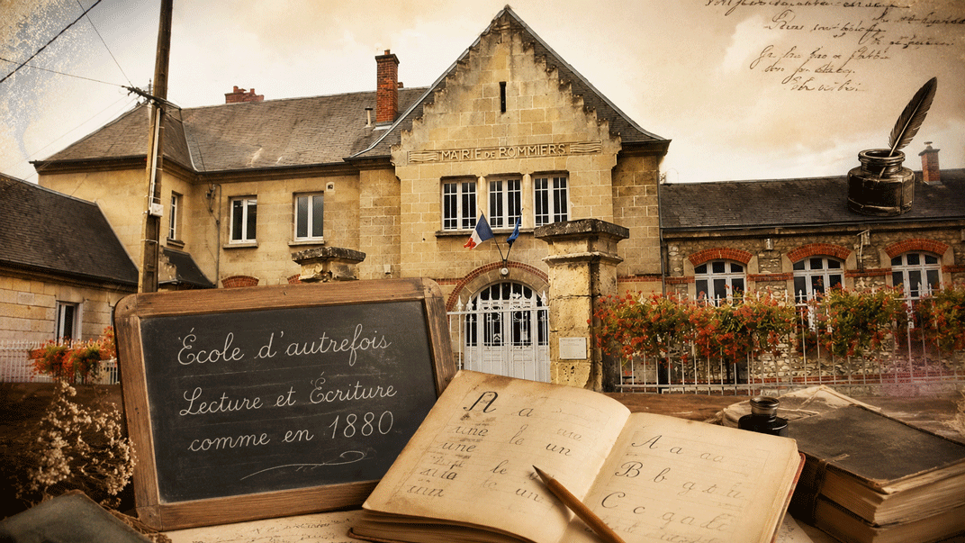 Sur les bancs de l'école du village